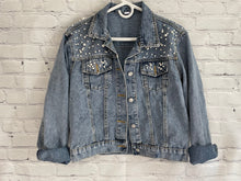 Load image into Gallery viewer, Chenille Letter Jean Jacket